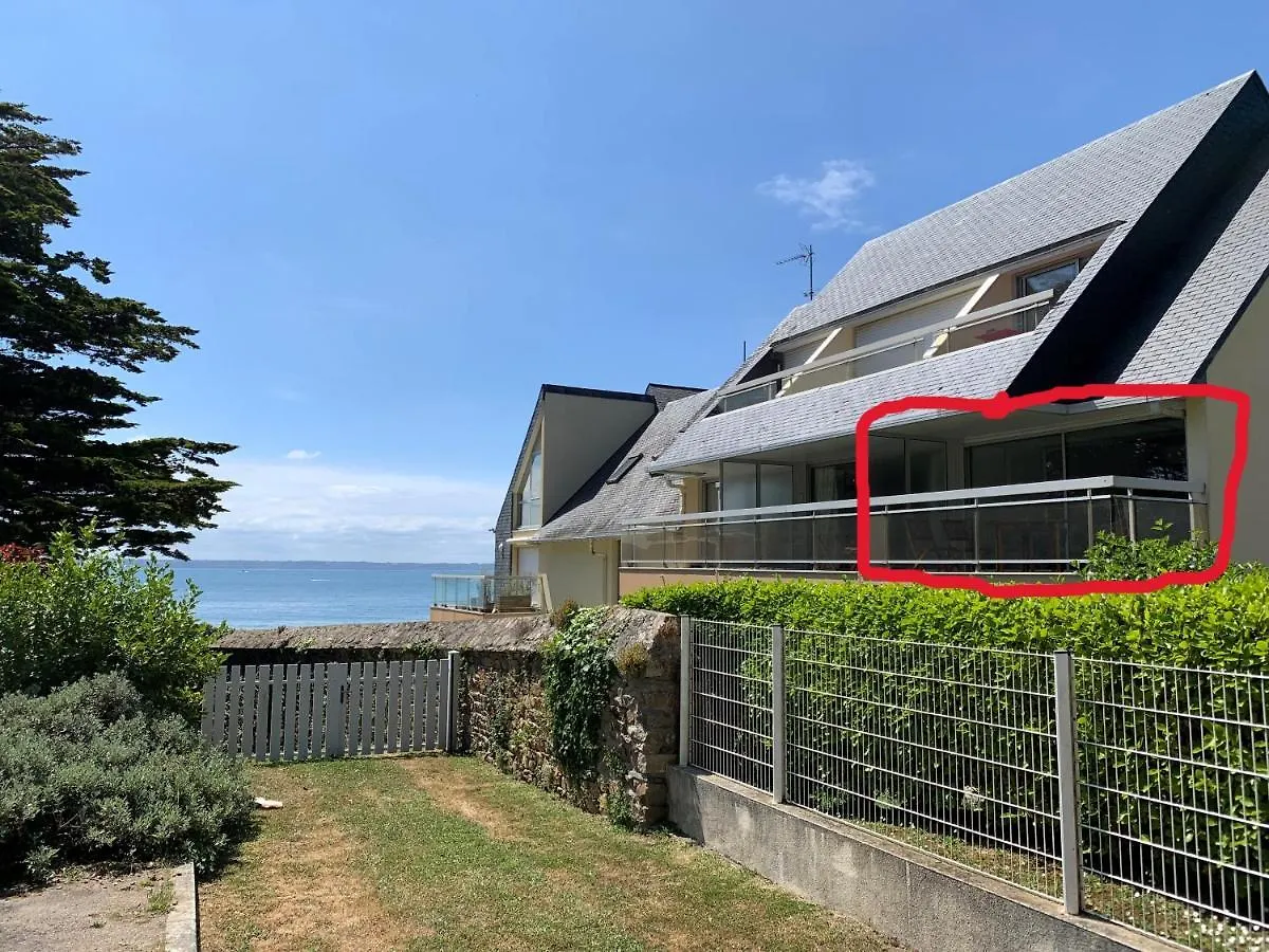 Les Pieds Dans L Eau Acces A La Plage Depuis La Residence Trebeurden France