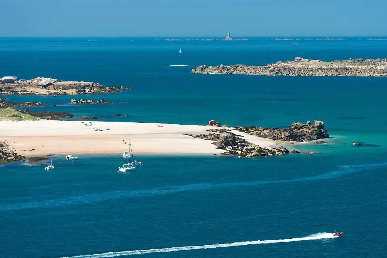 Les Pieds Dans L Eau Acces A La Plage Depuis La Residence Trébeurden