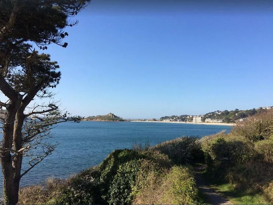 Les Pieds Dans L Eau Acces A La Plage Depuis La Residence Trébeurden