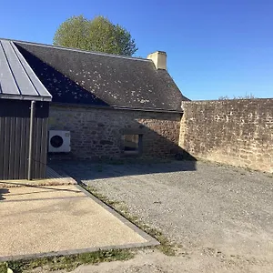  Hébergement de vacances Magnifique Longere Au Calme De Kerminaouet
